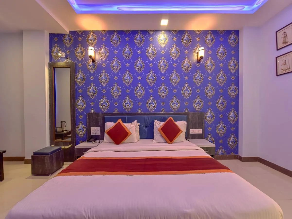 **  Hotel Golden Leaf Udaipur India